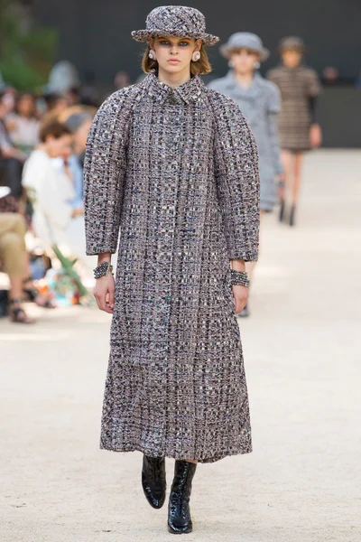 Look 17
